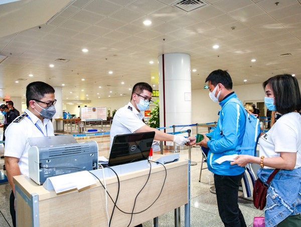 Kiểm soát chặt hoạt động nhập cảnh, ngăn chặn nguy cơ xâm nhập dịch bệnh Covid-19