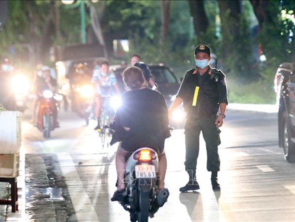 Hà Nội: Công an các quận, huyện tuần tra kiểm soát, xử lý vi phạm giao thông, ANTT thường xuyên
