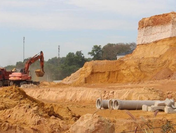 Đẩy nhanh cấp phép khai thác khoáng sản làm vật liệu xây dựng cao tốc Bắc - Nam phía Đông