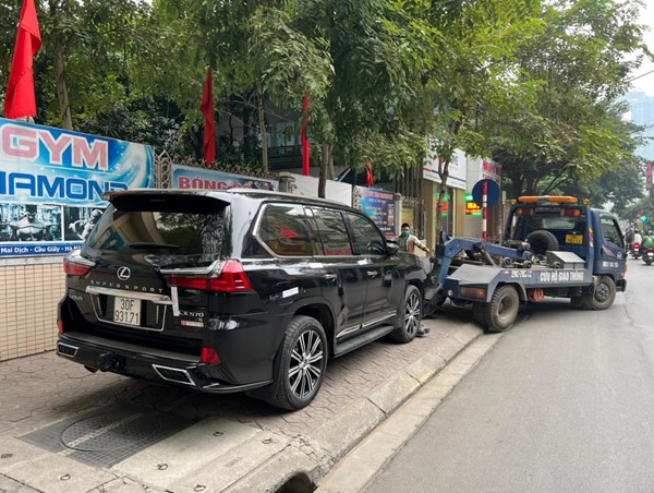 CSGT Hà Nội: Tiếp tục phát hiện bắt giữ Lexus 570S nhập lậu