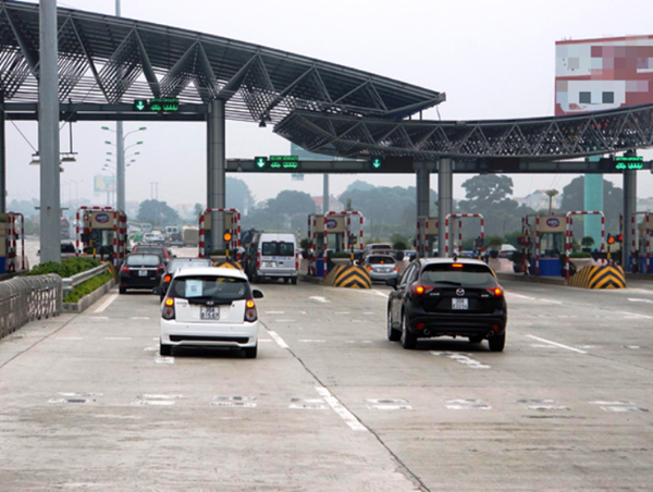 Thu phí cao tốc đầu tư công: Nên hay không nên?