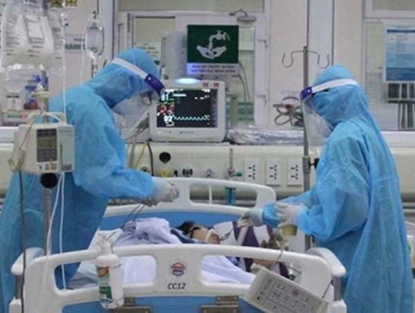 Thủ tướng yêu cầu bảo vệ nhóm nguy cơ cao, tăng cường điều trị, giảm ca tử vong do COVID-19