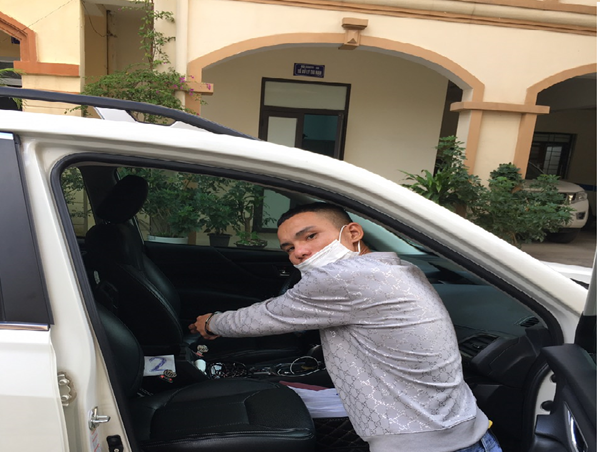 Bắt giữ nhóm đối tượng chuyên đập cửa kính ô tô trộm cắp tài sản