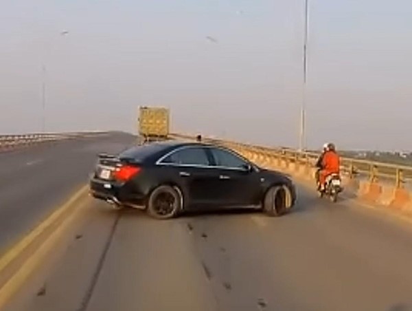 Quay đầu xe ô tô trên cầu bị xử lý thế nào?