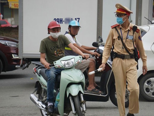 Không có gương chiếu hậu bị phạt bao nhiêu tiền?