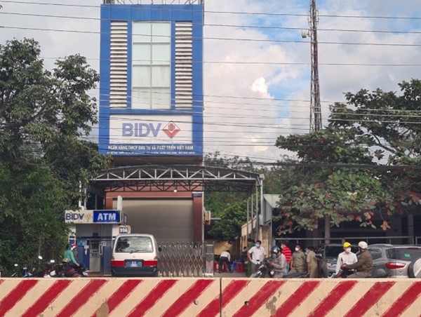 Bắt đối tượng dùng súng giả cướp ngân hàng gần nửa tỷ đồng