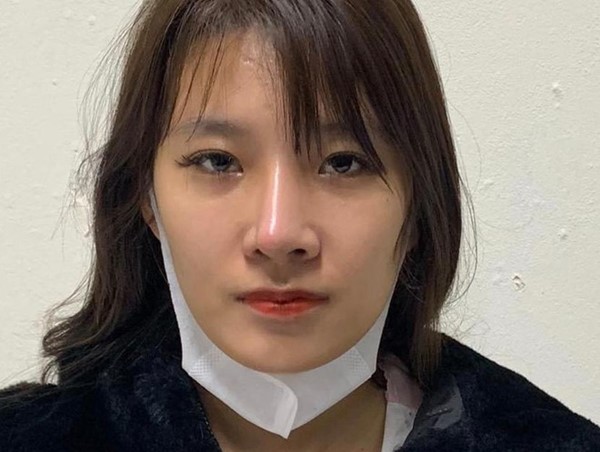 Thấy công an đến kiểm tra, cô gái tự nguyện giao nộp ma túy