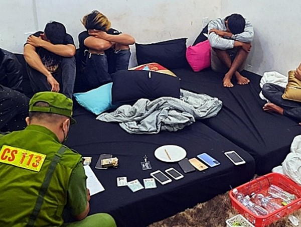 Bắt nhóm đối tượng “bay lắc” đón năm mới trong khách sạn