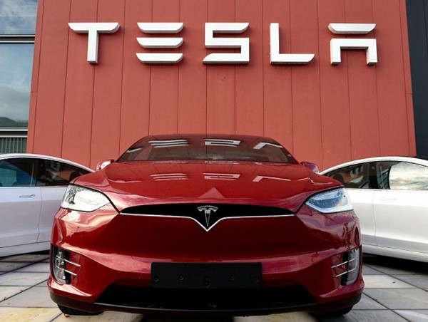 Tesla dẫn đầu thị trường ô tô điện toàn cầu năm 2021
