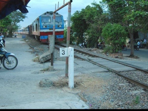 Khẩn trương triển khai, xử lý dứt điểm lối đi tự mở qua đường sắt