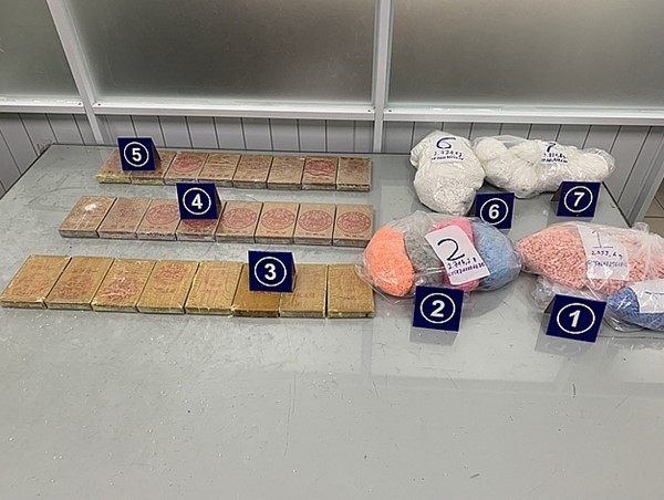 Hơn 40kg ma túy, cần sa "núp bóng" hàng chuyển phát nhanh