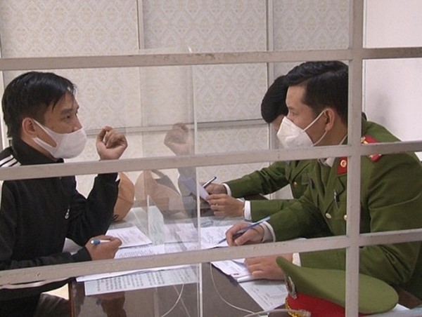 Mua phải... ma túy giả, đôi nam nữ đi trình báo Công an