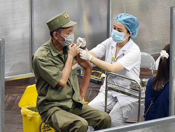 Hà Nội: Quản lý, bảo vệ người thuộc nhóm nguy cơ cao mắc Covid-19