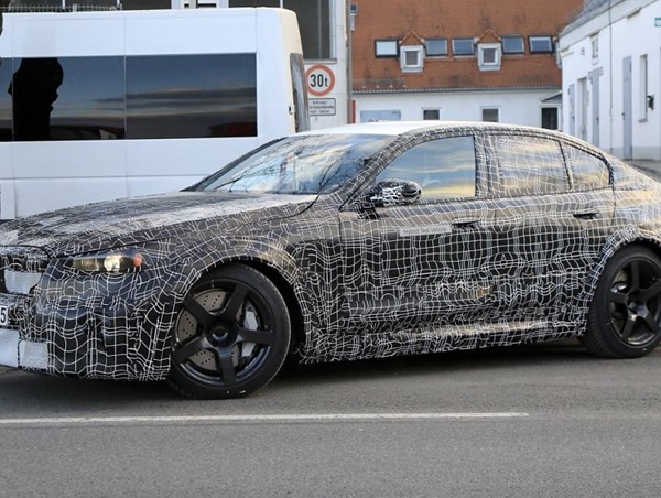 BMW M5 2024 sẽ là phiên bản plug-in hybrid