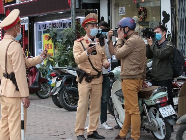 Bị tạm giữ GPLX qua Tết, nhiều tài xế “ma men” ân hận 