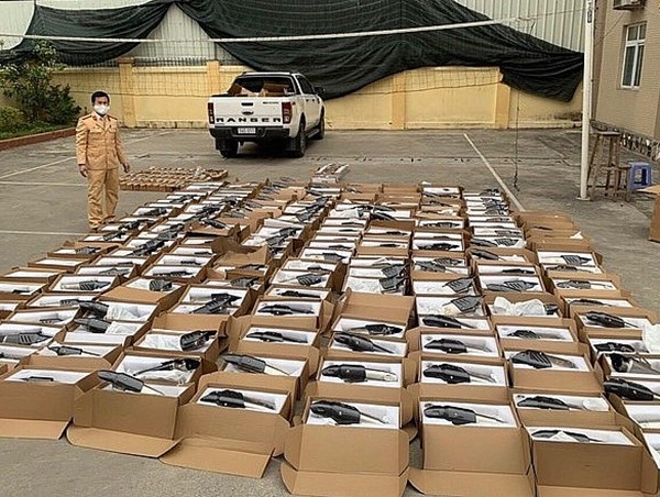 Tạm giữ số lượng lớn phụ tùng xe máy không rõ nguồn gốc