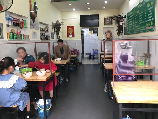 Hà Nội: Quận Hoàn Kiếm cho phép 11 phường bán hàng ăn uống tại chỗ trở lại