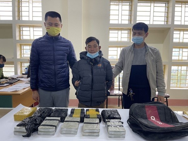 Bắt đối tượng vận chuyển thuê 22 bánh heroin lấy 20 triệu tiền công