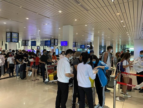 Sân bay Cát Bi nhộn nhịp trở lại khi Hải Phòng hạ cấp độ dịch