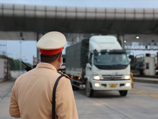 Xử phạt hơn 1.100 trường hợp vi phạm giao thông trong ngày mùng 4 Tết