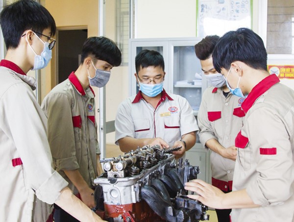 Học sinh, sinh viên giáo dục nghề đi học trực tiếp trở lại từ ngày 14/2