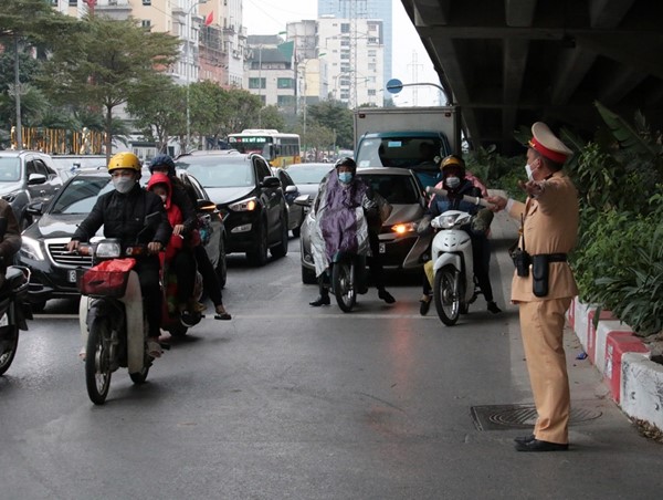 Hà Nội: 407 trường hợp vi phạm giao thông bị xử lý trong ngày 10/2