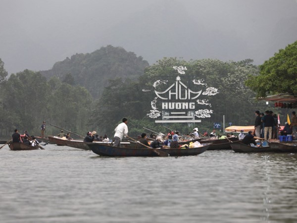 Khuyến cáo du khách chưa tiêm đủ liều vắc-xin Covid-19 không nên đi chùa Hương