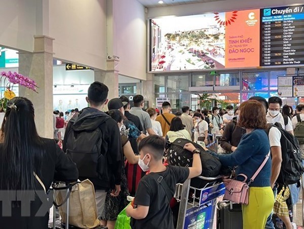 Sân bay Tân Sơn Nhất tăng tần suất lượt cất, hạ cánh cao điểm sau Tết