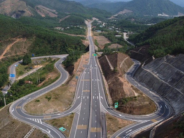 Phấn đấu đến năm 2030 có 5.000 km đường bộ cao tốc