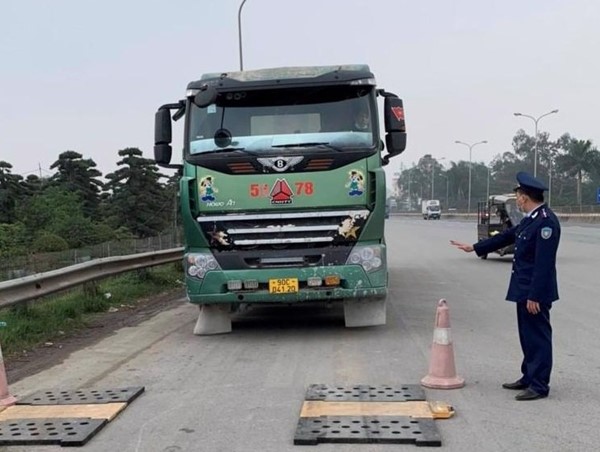 Hà Nội xử lý hơn 1.300 vi phạm giao thông trong tháng 1