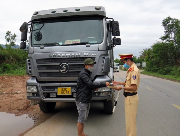 CSGT ra quân xử lý phương tiện quá tải trọng từ ngày 15/3