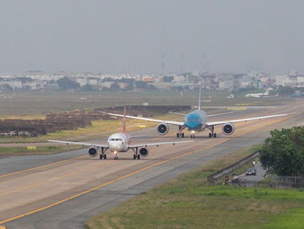 Tạm dừng khai thác một đường cất hạ cánh sân bay Nội Bài từ 18/2