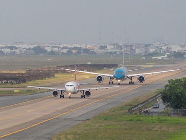 Hoàn thành nâng cấp đường cất hạ cánh sân bay Tân Sơn Nhất trước 30/4