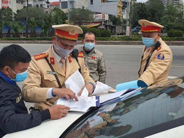 Ngày 23/2: Hàng loạt tài xế chịu phạt đỗ dừng trên tuyến Quốc lộ 5