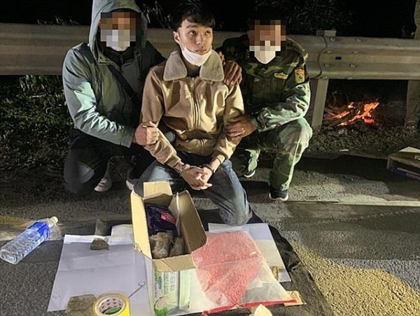 Bắt vụ vận chuyển 12.000 viên ma túy