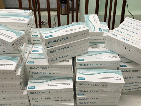Phát hiện gần 2.000 que test Covid-19 không rõ nguồn gốc