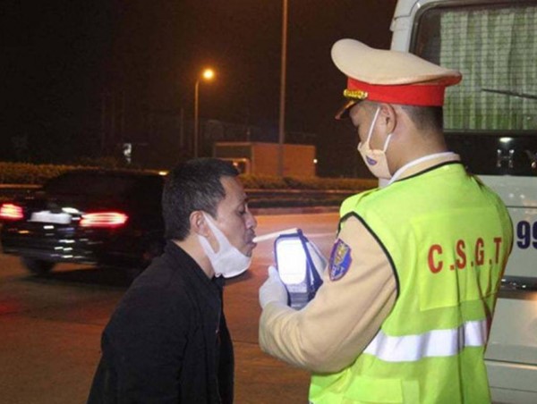 Liên tiếp phát hiện tài xế vi phạm nồng độ cồn, dương tính với ma tuý trên các tuyến cao tốc