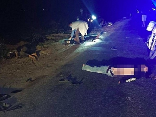 Tông vào đuôi xe đầu kéo, 3 thanh niên đi xe máy tử vong