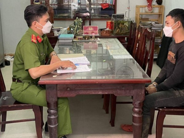 Đâm bạn trọ trọng thương rồi cướp xe máy bỏ trốn