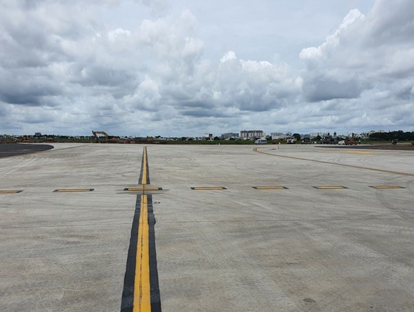 Đóng một đường băng Tân Sơn Nhất, khách cần theo dõi lịch bay