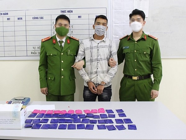 Bắt đối tượng vận chuyển hơn 9.000 viên ma túy tổng hợp