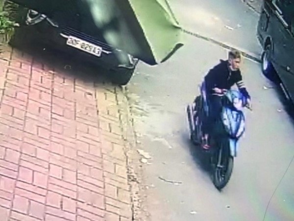 Thiếu niên trộm 11 nghìn USD trong ô tô rồi đi mua SH