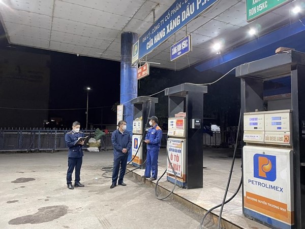 "Siết" kiểm soát kinh doanh xăng dầu