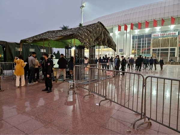 Cảnh sát 141 hoá trang đảm bảo an ninh trật tự cho trận đấu giữa đội tuyển Việt Nam và Oman