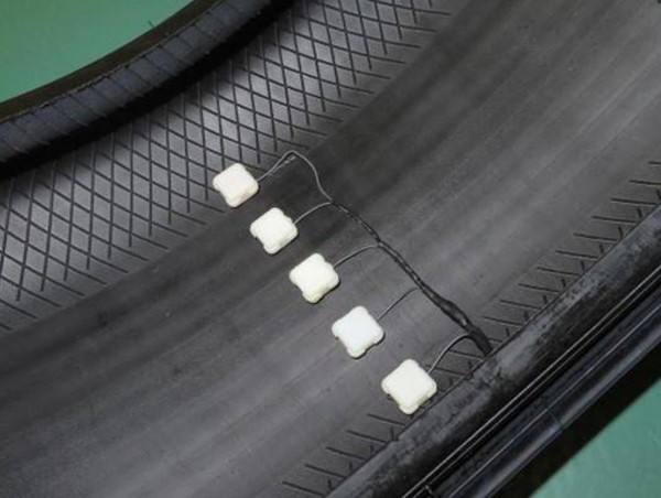 Sumitomo phát minh công nghệ cảnh báo mức độ an toàn của lốp xe 