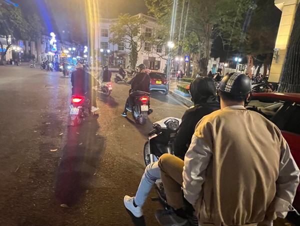 Hà Nội: Xử phạt 97 trường hợp vi phạm trong không gian đi bộ quanh hồ Hoàn Kiếm