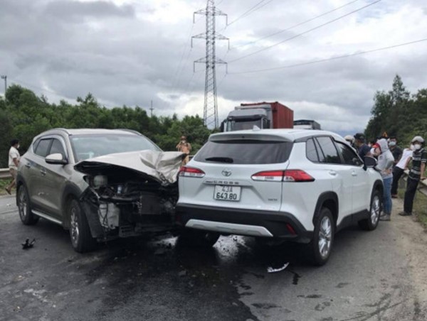 Tai nạn ô tô liên hoàn trên tuyến Túy Loan - hầm Hải Vân