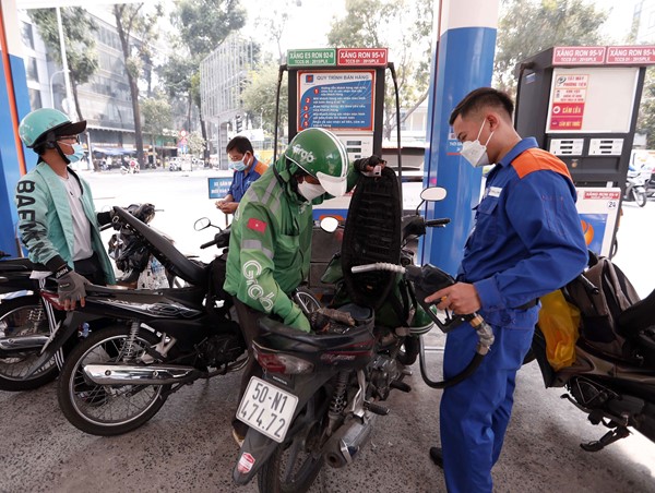 Giá xăng giảm từ 0h ngày 1/4