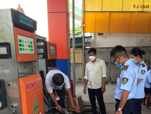 Phạt hơn 300 triệu đồng một công ty bán xăng kém chất lượng