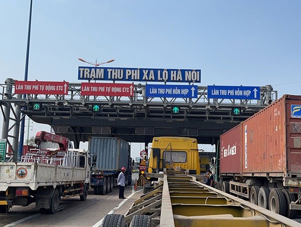 TP Hồ Chí Minh đẩy nhanh dán thẻ định danh ô tô để thu phí không dừng